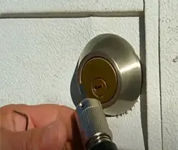 spot a fake locksmith: locksmith ripoff